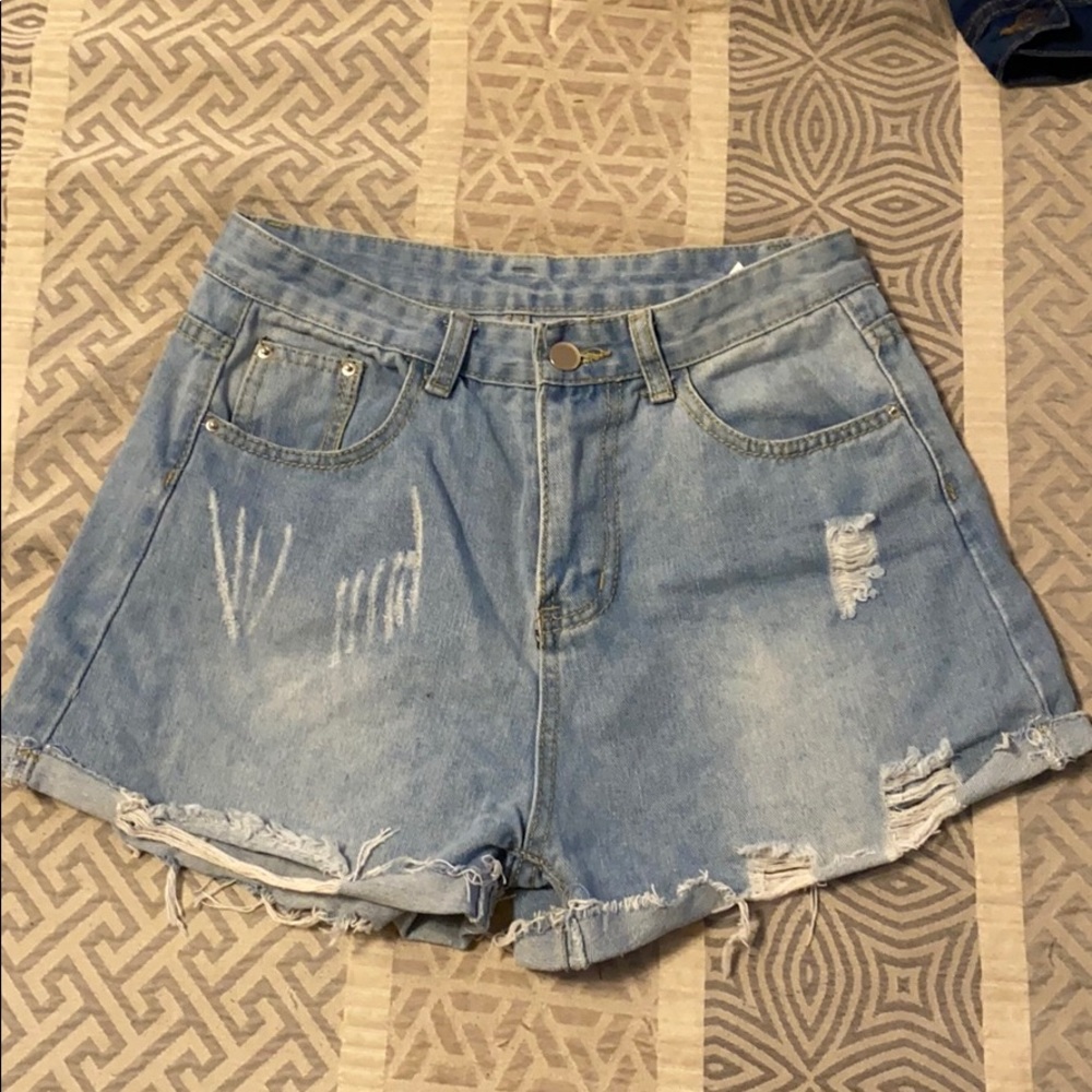 Raw-Cut Distressed Denim Shorts (M)
